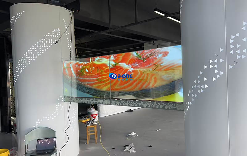 武漢某展廳啟用OLED透明屏，企業(yè)展示煥新顏